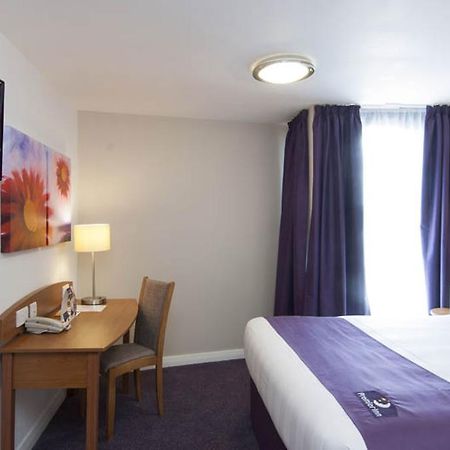 Premier Inn London Gatwick Airport South - London Road Crawley  Exterior foto