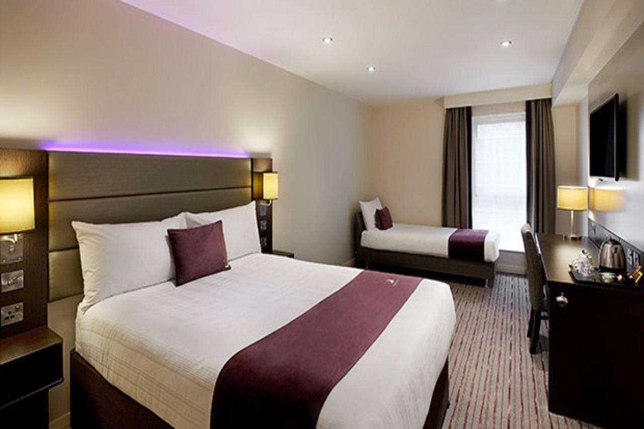 Premier Inn London Gatwick Airport South - London Road Crawley  Exterior foto