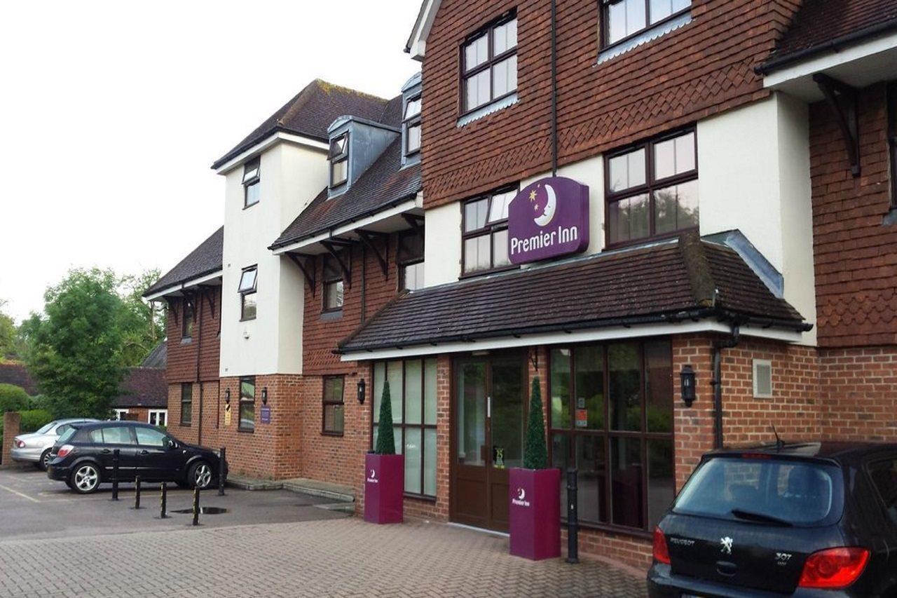 Premier Inn London Gatwick Airport South - London Road Crawley  Exterior foto